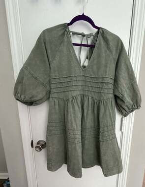 Entro Women's Acid Wash Puff Sleeve Babydoll Mini Dress in Military Green-s